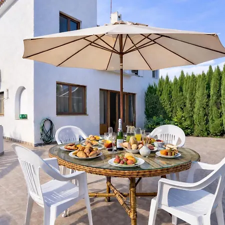 Willa Park, Casa Con Terraza Y Piscina Y Parking, Ideal Familias, Parking Incluido